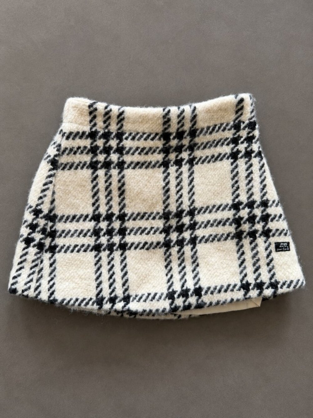 Lili Gaufrette Plaid Skirt in Cream and Black Sz 2